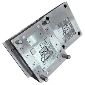 Moldeo por inyección de plástico de molde trasero confiable para piezas de automóviles personalizadas con ajuste perfecto - Product Image 4