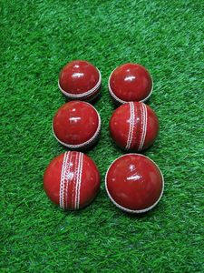 ลูกบอลคริกเก็ตไม้แข็ง110ก. สีแดงโลโก้ออกแบบได้ตามต้องการ - Product Image 5