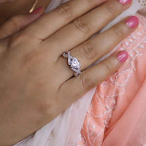 Anillo de Plata 925 Infinity Love, Talla Única, Estilo Vintage, Anillo de Compromiso Religioso con Incrustaciones de Diamantes Tallados, Engaste Geométrico con Garras, Baño de Latón - Product Image 4