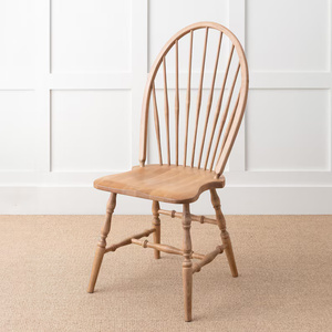 Silla de comedor Lapis hecha de madera de teca maciza de alta calidad con acabado natural para interiores o exteriores. - Product Image 2