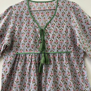 Designer britannique impression florale Maxi robe pour femmes col en v décontracté printemps vêtements bouton décoration nouveauté naturel - Product Image 1