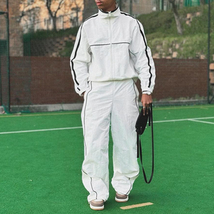 Fabricantes de Chándales, traje de jogging ajustado personalizado, conjuntos de chándal cortavientos de nailon ligero con cremallera en blanco para hombre - Product Image 5
