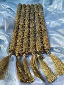 Paire de bâtons Dandiya dorés faits à la main, bâtons de luxe Garba Raas Gota avec pompons, pour la danse Navratri, la décoration de mariage et festive - Product Image 2