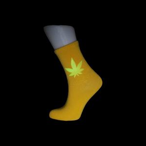 Chaussettes Néon Respirantes Confortables Unisexe Tricotées Lumineuses avec Logo Personnalisé Utilisation Quotidienne Durable - Product Image 4