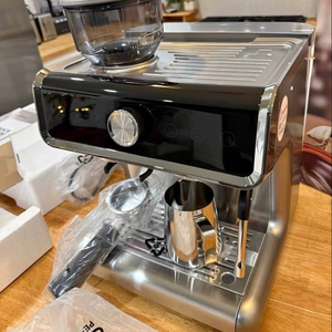 Laveuse-sécheuse semi-automatique manuelle en plastique – Qualité supérieure tout-en-un pour usage commercial, en stock - Product Image 1