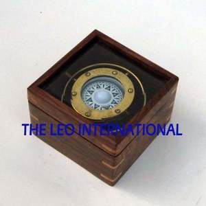 Brújula náutica sundial de latón, base de madera - Product Image 5