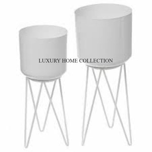 Lujosa maceta de metal de estilo contemporáneo con recortes geométricos Acabado pulido sofisticado para interiores de casas modernas - Product Image 3