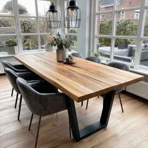 Mesa de Comedor Cuadrada Moderna con Borde Natural, Ecológica y Personalizada, de Madera de Nogal Sólido, Estilo Rústico, para Apartamentos de Lujo y Hogares - Product Image 1