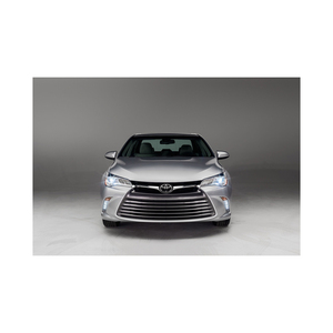 Sedán ejecutivo Toyota Camry con características premium, asientos de cuero, tablero digital, sistema de infoentretenimiento avanzado y refinado. - Product Image 5