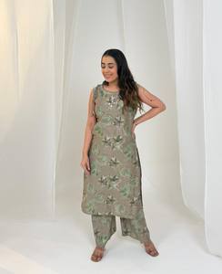 Kurti Estampado Viral Vatican Discharge Hecho a Mano, Atuendo Casual para Uso Diario, Fiestas y Celebraciones a Precios de Exportación al por Mayor - Product Image 1