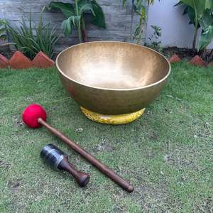 Cuenco de canto budista de bronce tradicional grande, artesanía de Metal para terapia de sonido para curación de Chakras - Product Image 1