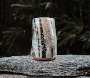 Meilleure qualité tasses en corne de buffle tasse à bière Viking naturelle avec construction en acier et base en bois pour modèle de voyage verres - Product Image 1