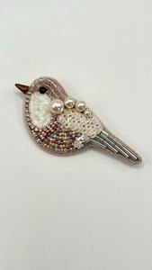 Broches à perles Broche de créateur faite à la main. Accessoires de haute qualité. Broche au design unique. Meilleur cadeau pour une fête prénatale. - Product Image 4