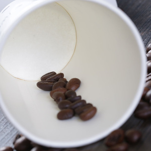 Gobelets à café jetables en papier kraft biodégradable avec paroi ondulée, lamination brillante, logo/design graphique personnalisé, 480 ml, sérigraphie CMJN - Product Image 3