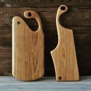 Belle planche à découper en bois massif qui capture l'essence de l'élégance rustique pour les dîners de famille ou les fêtes formelles - Product Image 3