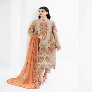 Costume trois pièces Salwar Kameez pour femmes en mousseline de soie brodée pakistanaise Panjabi robe de soirée conçue par Ramsha Vol C-6 - Product Image 3