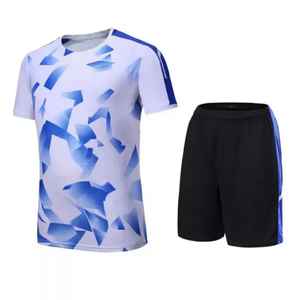 Conjunto de camiseta y chándal de fútbol con diseño de tira sublimada personalizada OEM, uniforme de equipo de fútbol de secado rápido transpirable de poliéster 100% - Product Image 4