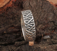 Bague tournante artisanale tendance en argent sterling 925 avec sertissage clos, pierre naturelle, bord ondulé et finition martelée pour fiançailles et mariage