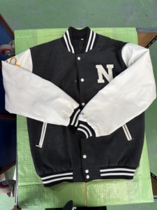 เสื้อผ้ามือสอง: เสื้อแจ็คเก็ตเบสบอลสำหรับผู้ใหญ่ - Product Image 4