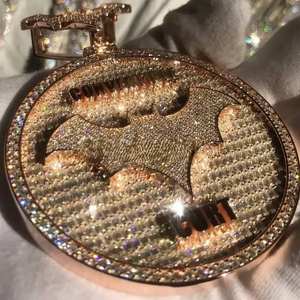 Pendentif lettre cercle personnalisé de luxe VVS Moissanite diamant Plaqué or 18 carats Pendentif lettres Hip Hop Bijoux de mode - Product Image 1