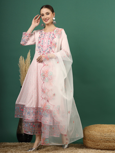 Kurtis traditionnels indiens et pakistanais exclusifs en coton, longueur ras du sol, avec pantalon Sharara et magnifiques ensembles de dupatta pour mariage et fêtes - Product Image 2