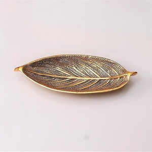 เซิร์ฟเวอร์ผลไม้แห้งทำจากอลูมิเนียมสำหรับตกแต่งด้วยชามดีไซน์สามใบเคลือบสีทองแบบโบราณสำหรับตกแต่งภายในห้องรับประทานอาหาร - Product Image 1