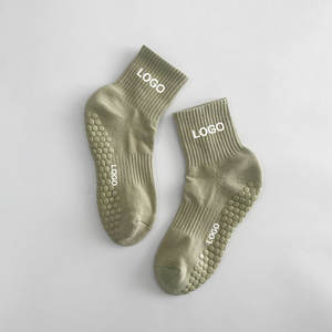 Chaussettes personnalisées de marque 100% coton antidérapantes à séchage rapide écologiques pour les sports d'affaires, motif de dessin animé personnalisable - Product Image 4