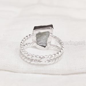 แหวนเงินแท้ 925 ประดับพลอยอะความารีนธรรมชาติ ดีไซน์เกลียวคู่ สำหรับผู้หญิง  หินดิบ  ประจำเดือนมีนาคม - Product Image 6