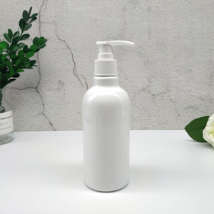 Bouteilles cosmétiques PET en porcelaine blanche à col haut OEM 250ml 24mm 22g pompe en plastique pour shampooing crème pour le corps nettoyant pour le visage vente en gros - Product Image 1