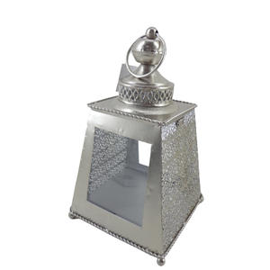 Lanterne en métal couleur or lanterne bougeoir pour noël et décoration de table en vrac fait main personnalisé - Product Image 5