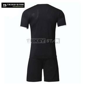 Venta al por mayor de camisetas y pantalones cortos negros para hombre con logotipo personalizado, kit de uniforme de fútbol, equipo de entrenamiento de equipo, ropa deportiva de secado rápido y transpirable - Product Image 3