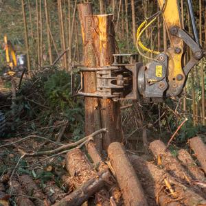 Nueva Excavadora Hidráulica a Gasolina WO YUAN de 20-25 Toneladas con Garra, 1 Año de Garantía para Uso Forestal - Mayor Seguridad y Tiempo de Funcionamiento - Product Image 1