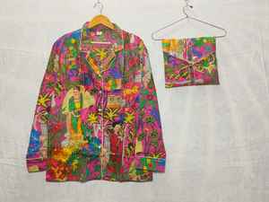 Pyjama rose en coton à col V pour femmes Costume de nuit à imprimé floral Doux et respirant Style sexy avec un beau motif floral - Product Image 2