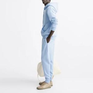 ชุดวอร์มกันฝนปักลาย 2 ชิ้น ผ้าโพลีเอสเตอร์ 100% สำหรับผู้ชาย ฤดูใบไม้ร่วง-ฤดูหนาว ปี 2026  ชุดวิ่งออกกำลังกายแบบกำหนดเอง - Product Image 4