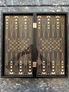 DAFNI BIG PAZAR Échiquier en bois personnalisé avec noms gravés, design de luxe fait main imprimé en typographie, provenant d'Istanbul - Product Image 5