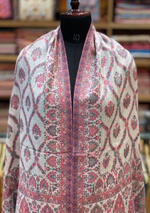 Châle en cachemire rose délicat, brodé, idéal pour l'hiver, les mariages, les cadeaux et les tenues traditionnelles - Product Image 2