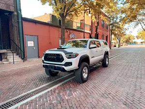 Toyota Tacoma Pickup 2023, phares LED blancs, pneus R20, transmission automatique, sièges en cuir, 5 places, moteur à essence - Product Image 2