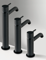 Robinet élégant italien 100% fabriqué en Italie, design moderne, haute qualité, en laiton, monotrou, monocommande, finition brossée, en acier inoxydable pour montage sur plan.