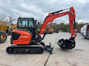 Livraison gratuite Mini pelle 2.5 tonnes CE EURO 5 EPA Kubota Engine Bagger Petite pelle sur chenilles 1 tonne 2 pelleteuses domestiques. - Product Image 5