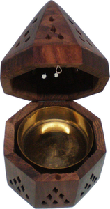 Grand brûleur à bakhoor en bois avec une construction robuste, conçu pour une utilisation continue et une durabilité longue durée par Decor World Expo - Product Image 3