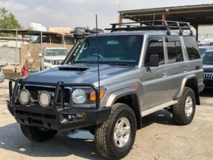 Toyota LandCruisers nouvellement d'occasion Hard Top Volant à droite VOITURE D'OCCASION - Product Image 3