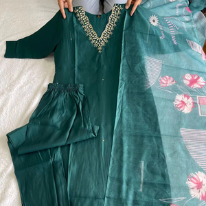 Costume Salwar en soie de créateur avec travail manuel Robe longue pakistanaise Salwar Kameez Dupatta pour les fêtes de mariage - Product Image 1