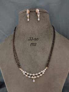 Conjunto de Mangalsutra de diamante CZ de doble capa con pendientes Elegante chapado en oro Joyería de uso diario tradicional - Product Image 5