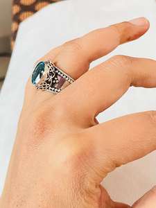 แหวนสัญลักษณ์บุษราคัมสีฟ้าของสวิสแบบพรีเมี่ยมสำหรับผู้หญิงเงินสเตอร์ลิงออกซิไดซ์ทรงรีตัดเป็นของขวัญแบบโบฮีเมียน - Product Image 4