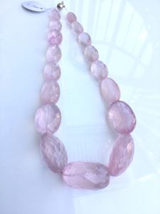 โรสควอตซ์ 650.00 กะรัต ทรงรีเหลี่ยมเพชรพลอย ธรรมชาติ สำหรับทำเครื่องประดับชั้นดี - Product Image 6