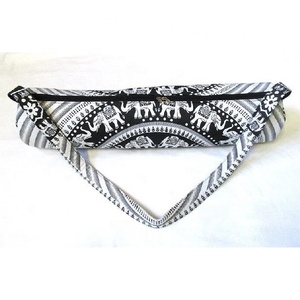 Bolsa de yoga simple de lona de algodón portátil Bolsa de esterilla de yoga impermeable elegante y funcional - Product Image 1