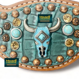 สายรัดอานม้าหนังแท้สไตล์ตะวันตกจากอาร์เจนตินา สำหรับผู้หญิง ลายหนังจระเข้สีเทอร์ควอยซ์ ประดับหัวกระทิง - Product Image 2