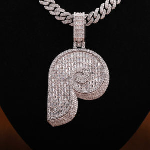 Elegante colgante personalizado en forma de P Moissanite completamente helado 925 collar de diamantes de plata regalo para él - Product Image 1