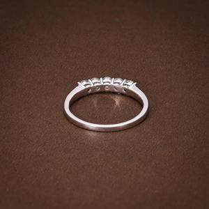 Bague demi-éternité à cinq pierres en diamant de laboratoire de 0,60 CTW, certifiée F VVS1 VVS2, diamants empilables, cadeau pour elle, promesse - Product Image 3