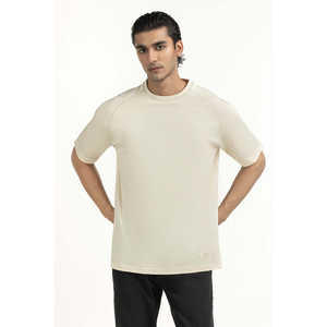 เสื้อยืด Relax Fit ผ้าฝ้าย 100% สีพื้น พิมพ์ลาย ผ้าเจอร์ซีย์ น้ำหนัก 220 กรัม ป้ายยี่ห้อแบบกำหนดเอง MN-TS-SS25-013 - Product Image 4